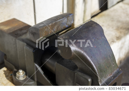 An image of an outdoor vise taken at an angle 83034671
