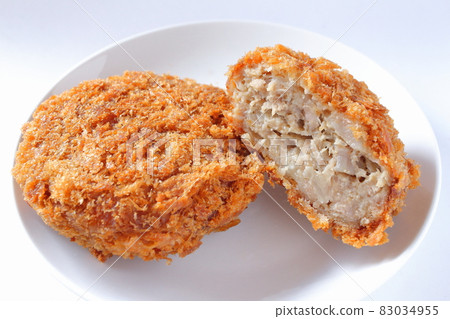 Cross section of minced meat cutlet Cross section of minced meat cutlet 83034955