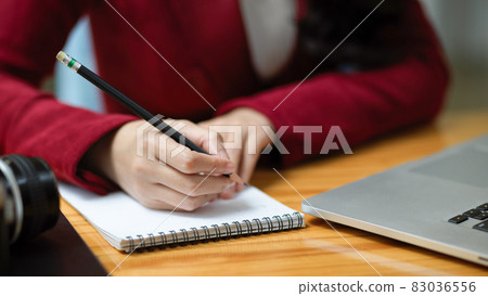 Business female consultant writing the details on papers Business female consultant writing the details on papers 83036556