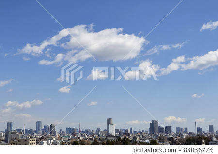 東京市中心的天空中的雲 83036773
