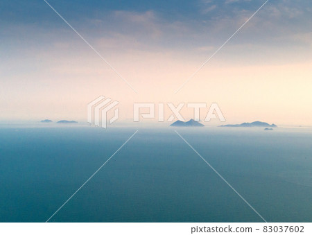 日落在海霧中設置 日落在海霧中設置 83037602
