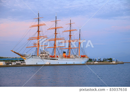 晚上的開沃丸和水灣區 83037638