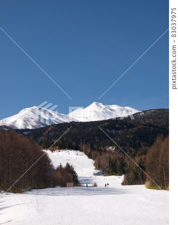 藍天蔓延的斜坡風景 藍天蔓延的斜坡風景 83037975