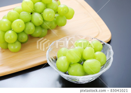 Shine Muscat 83041021