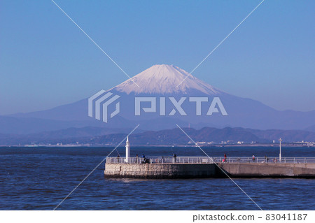 Mt. Fuji and the white lighthouse seen from Katasekaigan (Fujisawa City) Mt. Fuji and the white lighthouse seen from Katasekaigan (Fujisawa City) 83041187