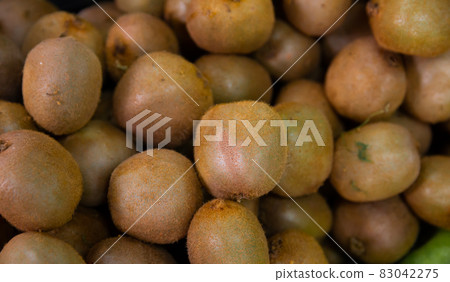 Fresh ripe kiwi for sale 83042275