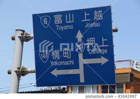 Destination display board for National Highway No. 8 connecting Toyama and Joetsu standing in front of Jade Road, which continues from Itoigawa Station and the rotary in front of the station 83042997