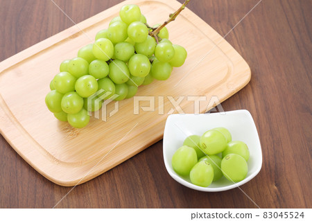 Shine Muscat 83045524