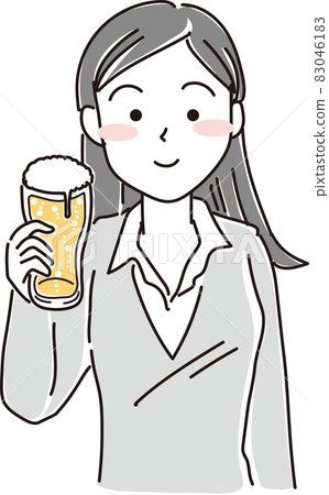 一杯啤酒的年輕 OL 風格的女人 83046183