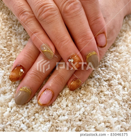 Autumn tortoiseshell nail art Autumn tortoiseshell nail art 83046375