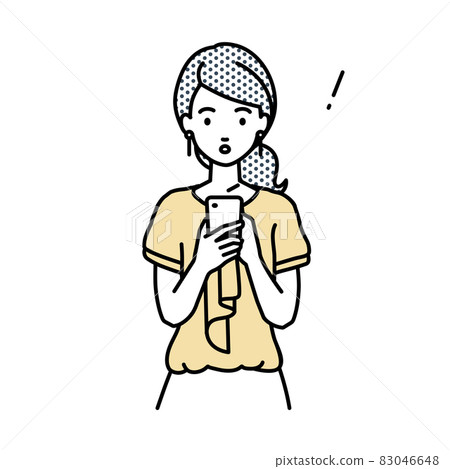 一位辦公室休閒女性，在站立和操作智能手機時驚訝地發現了什麼 83046648