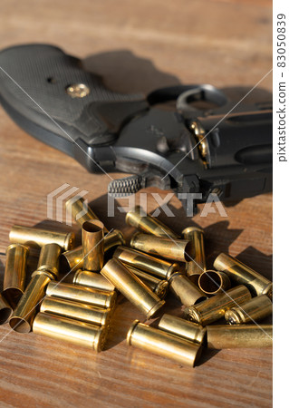Image of pistol and empty cartridge case 83050839