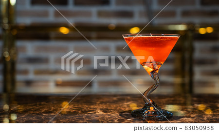 Bar counter and cocktails (bar image) Bar counter and cocktails (bar image) 83050938
