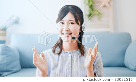 Women having an online meeting 83051515