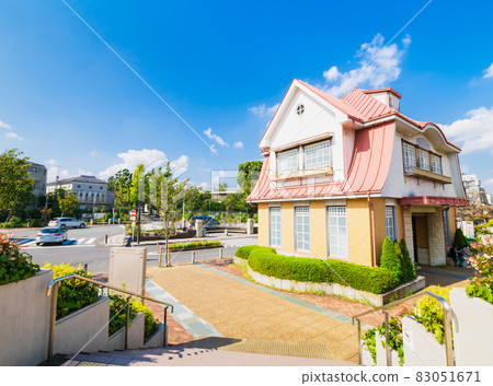 田園長府站舊站房和站前廣場風光 83051671