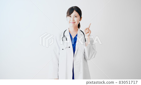 Image of a doctor giving an explanation Image of a doctor giving an explanation 83051717