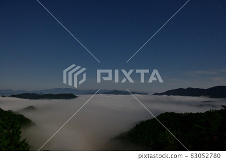 Sea of clouds in Nosegawa village in the moonlight 83052780