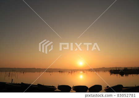 Scenery of Imba-numa and sunrise 83052781