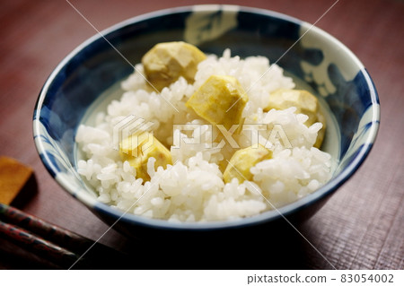 Chestnut rice served in a bowl Chestnut rice served in a bowl 83054002