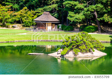 Okayama Korakuen, Okayama Prefecture Sawa no Ike and Jigen-do Hall Okayama Korakuen, Okayama Prefecture Sawa no Ike and Jigen-do Hall 83055709