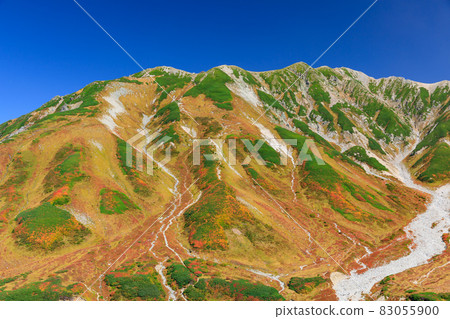 Toyama_superb view of Tateyama autumn leaves trekking 83055900