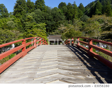 藍天蔓延的室久寺太鼓橋 藍天蔓延的室久寺太鼓橋 83056160