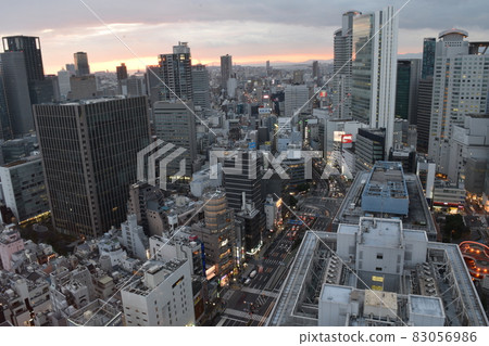 [Osaka] Sunset from the Umeda Third Building Observatory 83056986