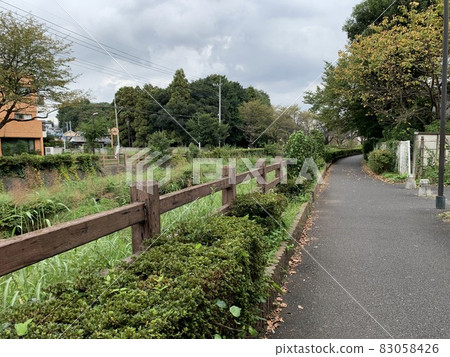 A promenade A promenade 83058426