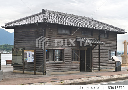 Old Gonzo hut 83058711