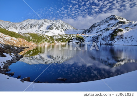 Tateyama mountain range in early winter Mikurigaike 83061028