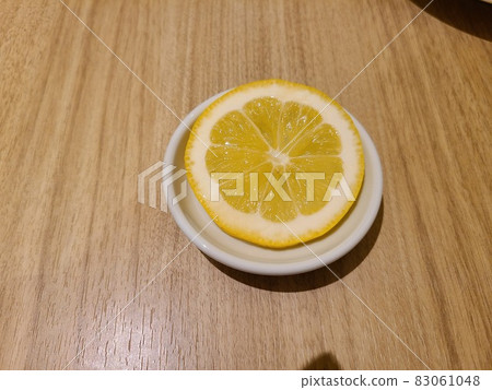 Sliced lemon 83061048
