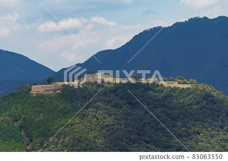 Takeda Castle seen from Hyogo Prefecture / Tachiunkyo 83063550