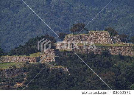 從兵庫縣/立雲峽看到的武田城(用超遠攝鏡頭拍攝) 從兵庫縣/立雲峽看到的武田城(用超遠攝鏡頭拍攝) 83063571