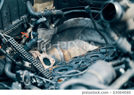 Diesel particulate filter. DPF under the hood 83064080