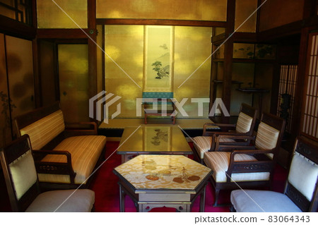 The drawing room of an old folk house (a mix of Japanese and Western styles) 83064343