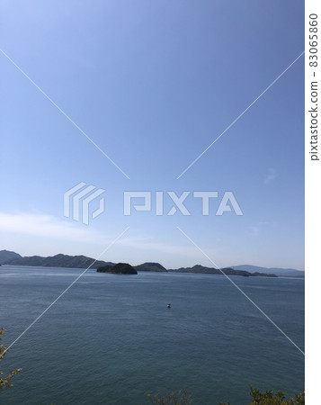 "Rabbit Island (Okunoshima) Scenery of the floating sea and blue sky" (Takehara City, Hiroshima Prefecture) "Rabbit Island (Okunoshima) Scenery of the floating sea and blue sky" (Takehara City, Hiroshima Prefecture) 83065860