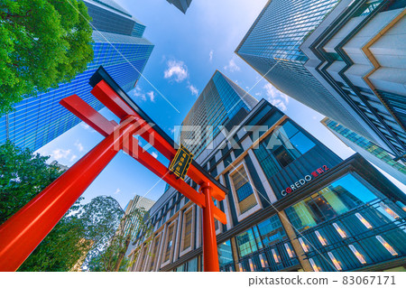 日本東京城市景觀，俯瞰日本橋室町，建築物山谷中的福德神社等。 83067171