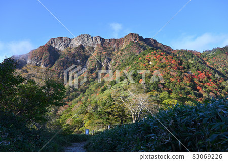 Autumn of Mt. Ishizuchi, the sacred mountain of Shikoku, the highest peak in western Japan 83069226