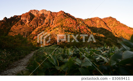 日本西部四國最高山石槌山,秋日日出 日本西部四國最高山石槌山,秋日日出 83069411