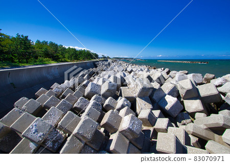 夏季富山縣入善町吉原縣下井川海岸的狀況 83070971