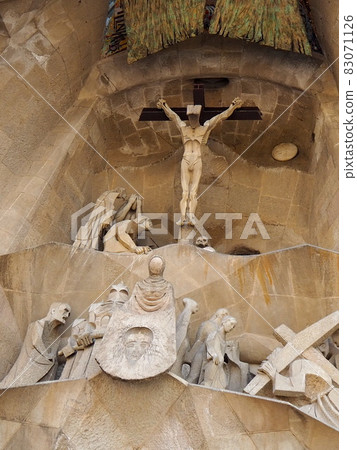 Sagrada Familia Passing gate 83071126