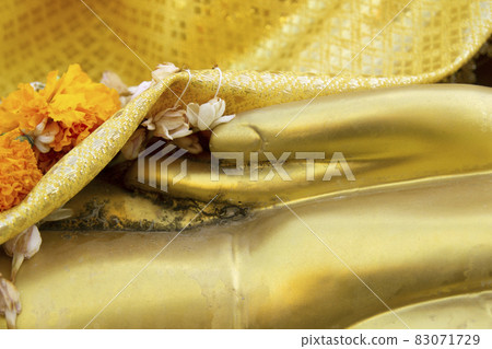 The hand of buddha meditation statue at thai temple and Old flower. 83071729