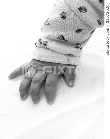 Baby's hand black and white Baby's hand black and white 83072020