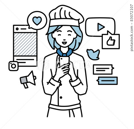一個女廚師站起來，在她的智能手機上的各種SNS上愉快地互動 83072107