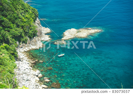 Beautiful seascape along the coast Beautiful seascape along the coast 83073037