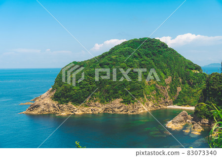 Beautiful seascape along the coast 83073340