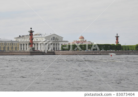 Russia, St. Petersburg, Rostral'naya Lighthouse, Central Naval Museum (formerly Stock Exchange), Neva River 83073404