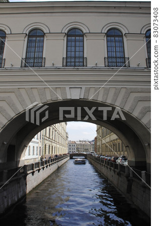 Russia, St. Petersburg, canal next to the Hermitage Museum, tour boat 83073408