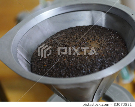 Coffee brewing 83073851