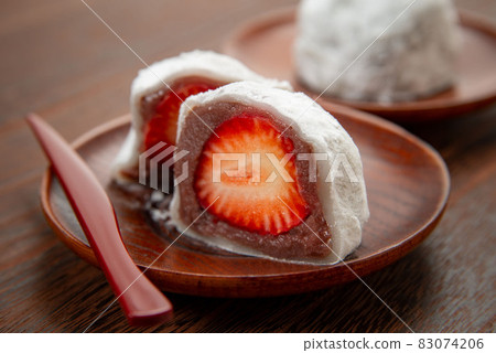 Japanese sweets Ichigo Daifuku cut in half 83074206